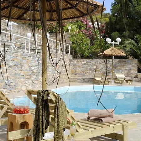Kymothoi & Pool Bar 2*