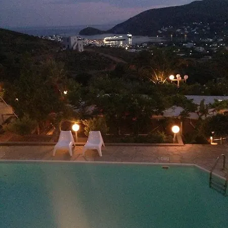 Kymothoi & Pool Bar